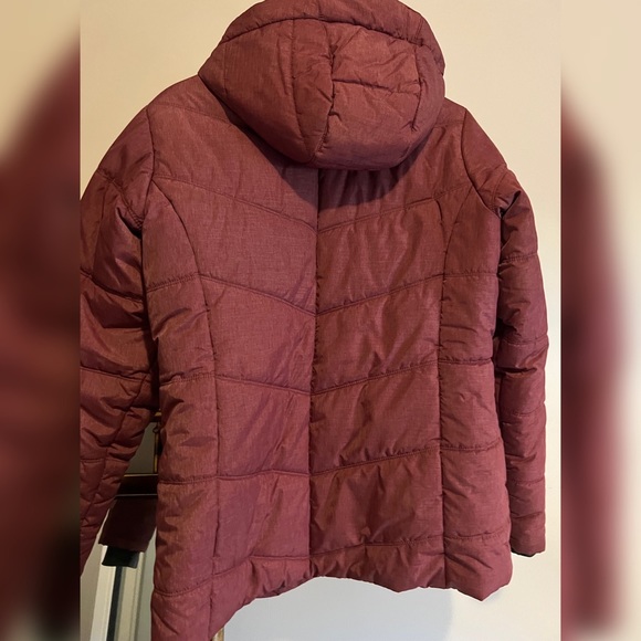 Columbia Jacket nice almost like new! Burgundy color! - Picture 4 of 7